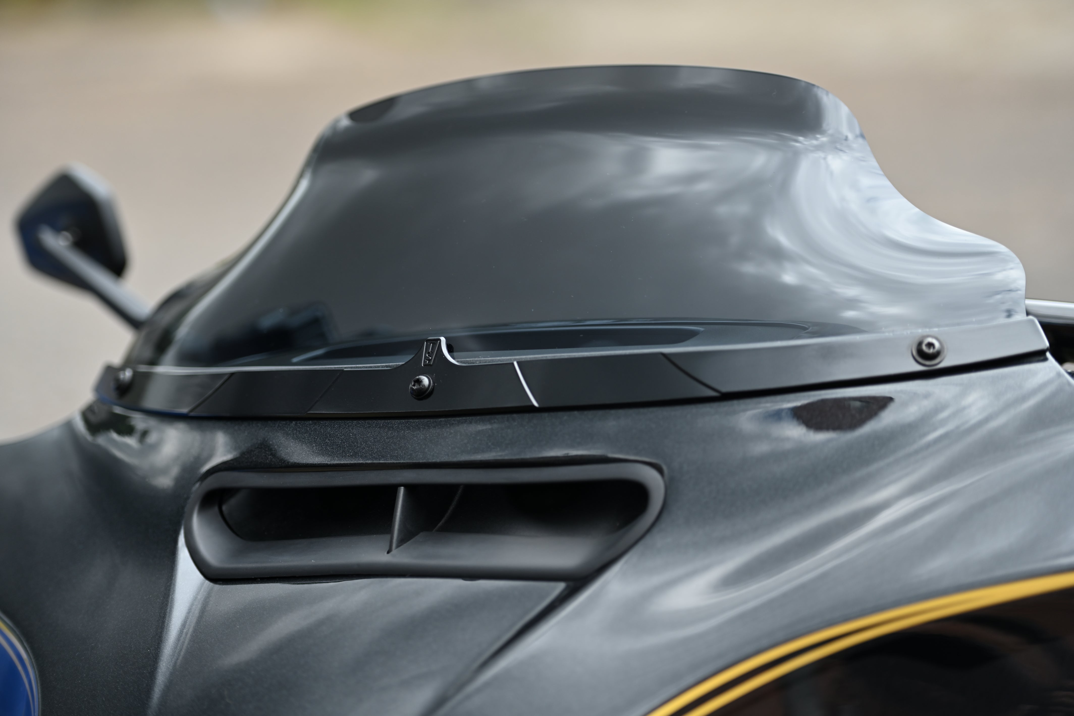 Black Series Windhsield Trim for Harley Davidson FLH: Electra Glide, Ultra Glide, Tri Glide, Street Glide
