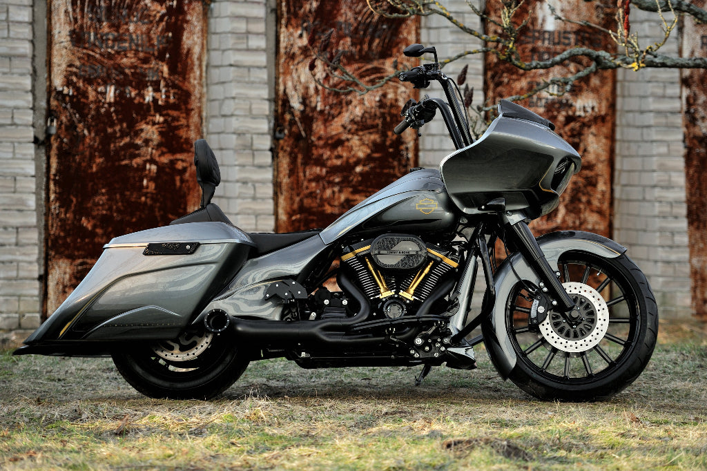 Side shot of a custom harley davidson road glide with a bagger body kit by Tommy&Sons