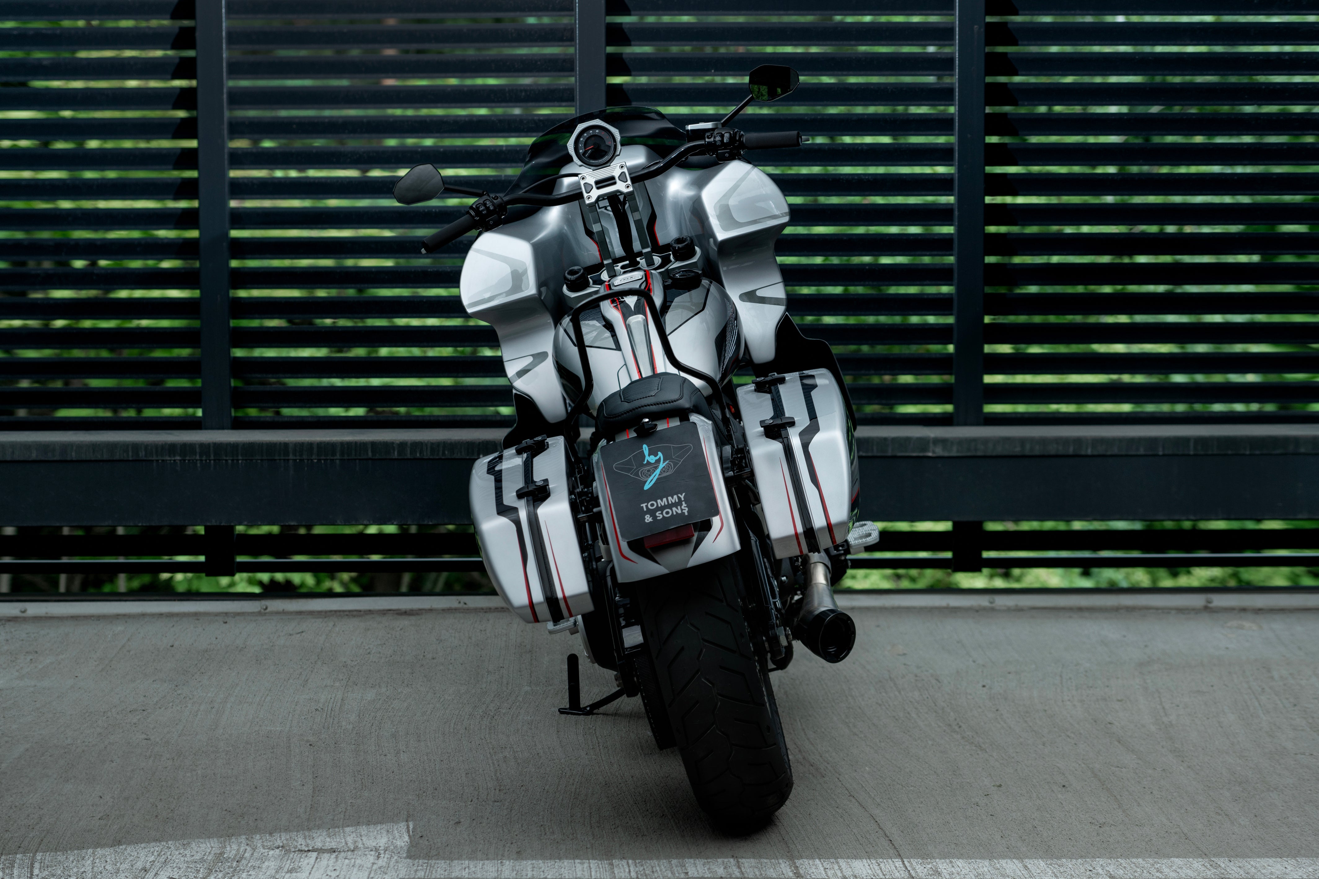Inception series Dyna/Softail bolt on saddlebags gray rear