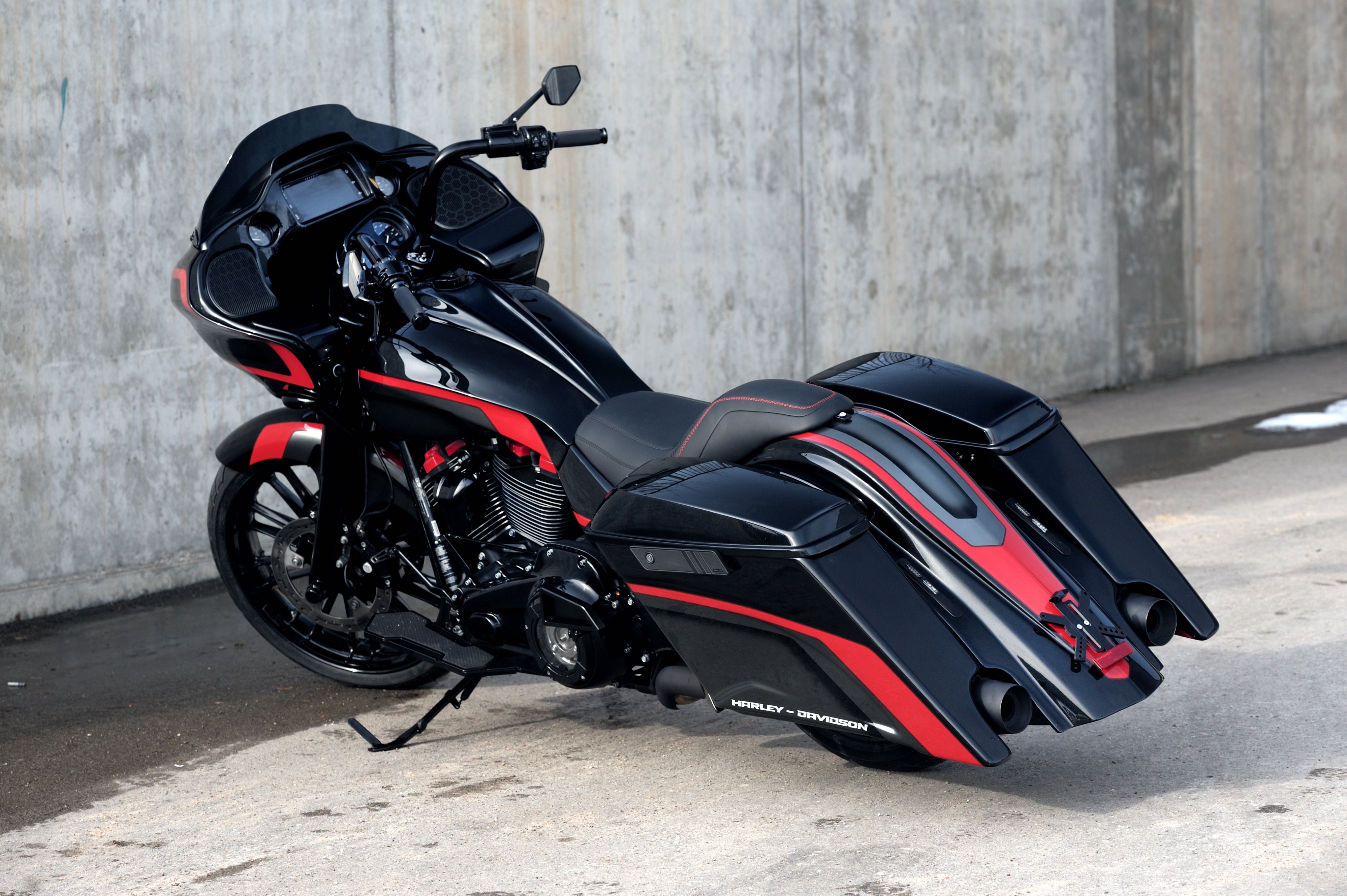 Magnus extended Saddlebag and rear fender set for Harley Davidson Touring (Street Glide, Road Glide, Road King) 2014-2023 models red perspective