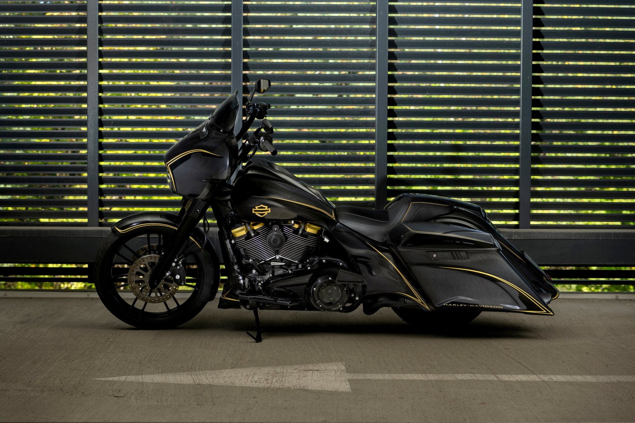 Magnus side cover and tank shroud set for Harley Davidson Touring (Street Glide, Road Glide, Road King) 2014-2023 models black side