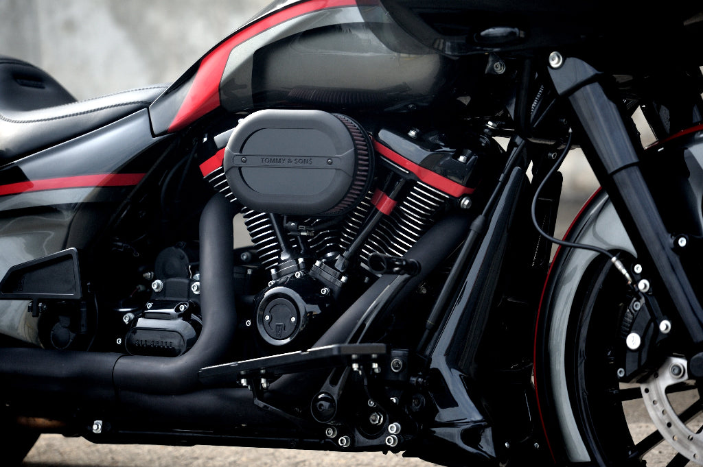 Black Series Air filter and cam cover installed on a 2021 Harley Davidson Road Glide.