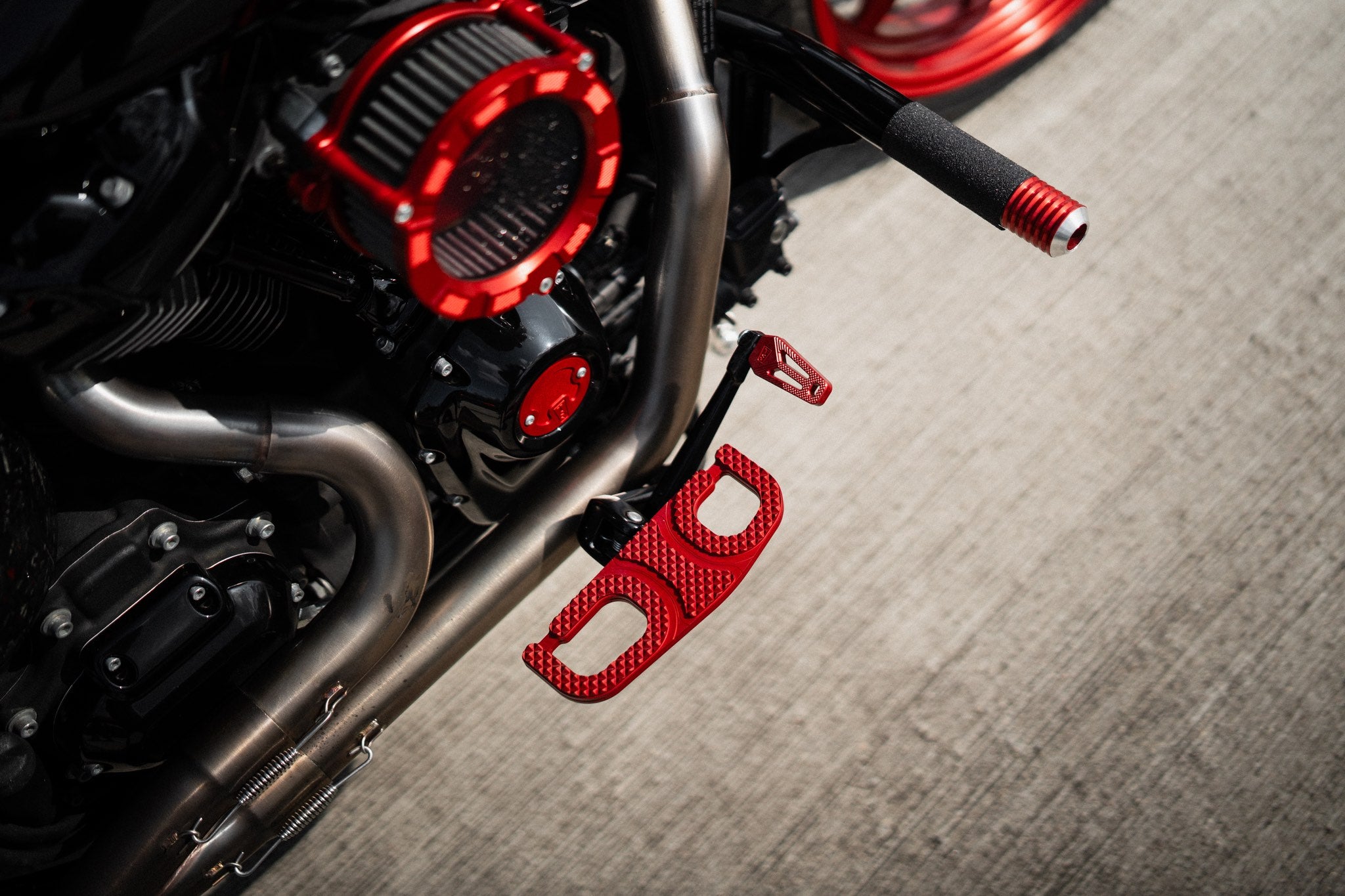 Mugger series mini floorboards for HD Softail models