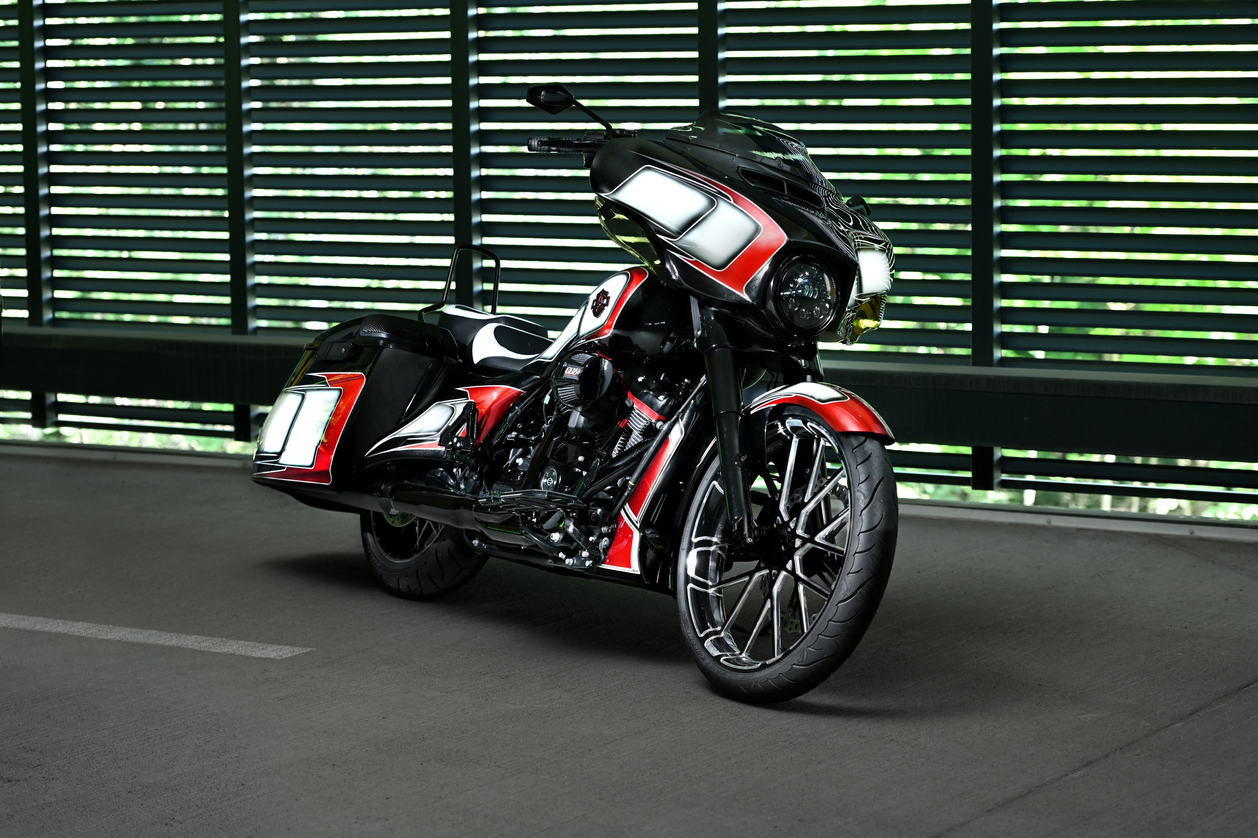 Black Series Windhsield Trim for Harley Davidson FLH: Electra Glide, Ultra Glide, Tri Glide, Street Glide