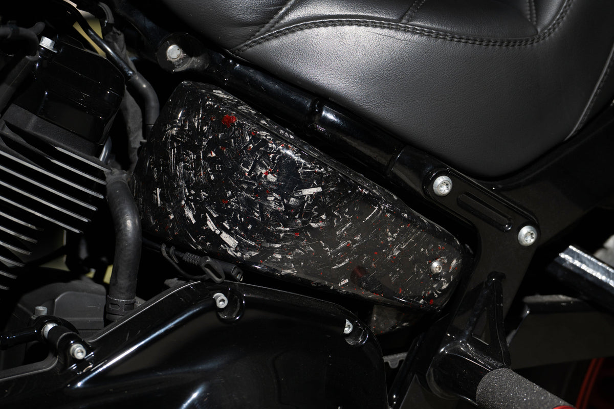 Tommy&Sons forged carbon fiber side cover with red flakes installed on a Harley-Davidson Low Rider S.