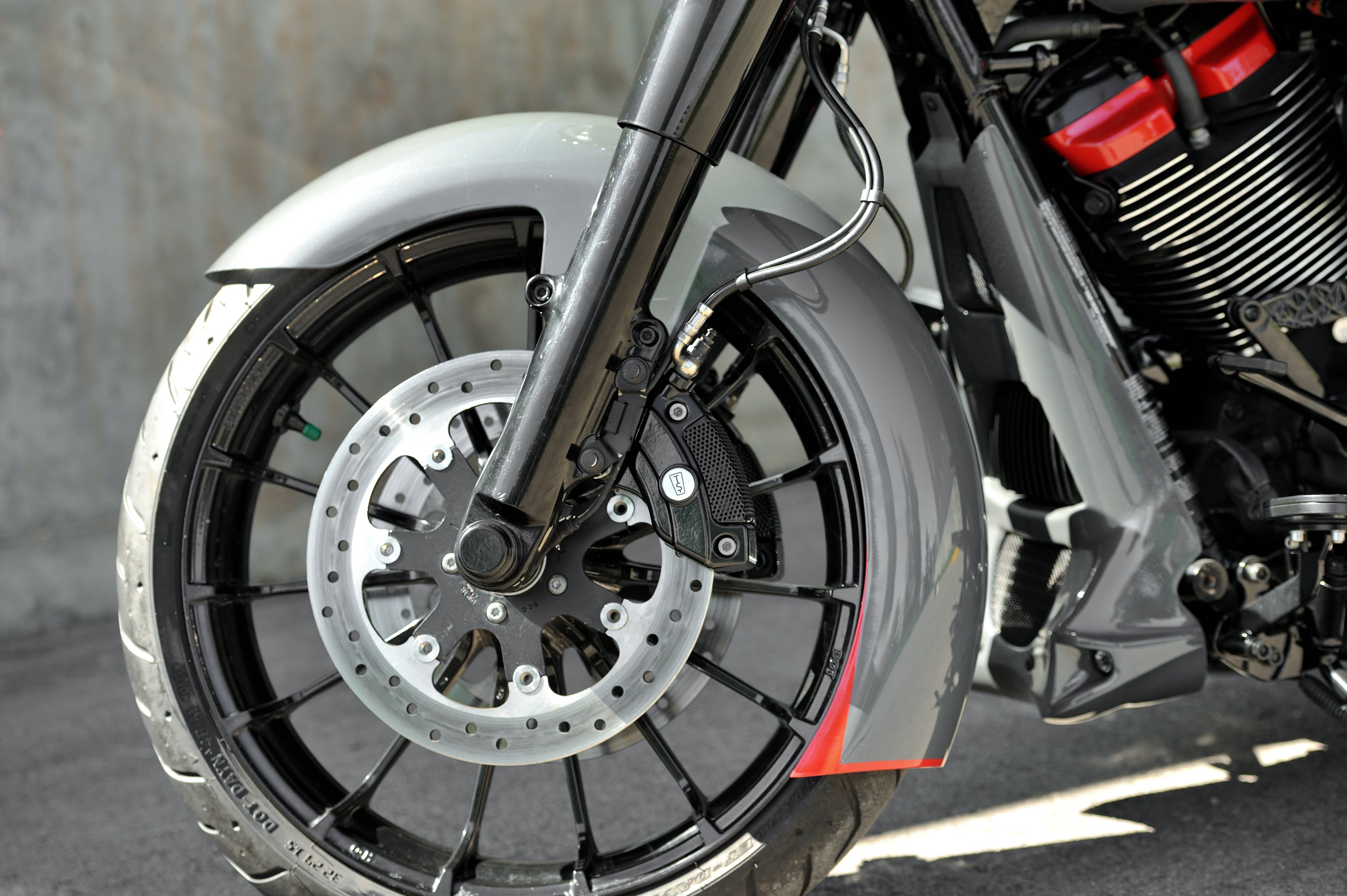 19" Wrapper front fender for Harley Davidson Touring models Gray close up