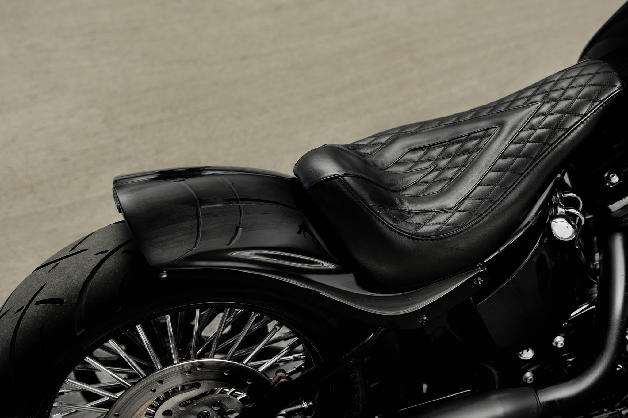 Custom short rear fender for harley davidson softail models