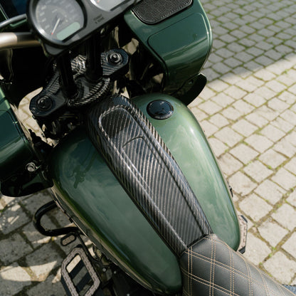 Carbon fiber dash console on a Harley Davidson Road Gide 2021