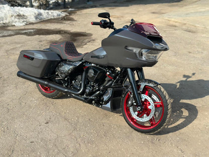 Forged carbon fiber front fender for Harley Davidson Touring 2024+ models on a motorcycle