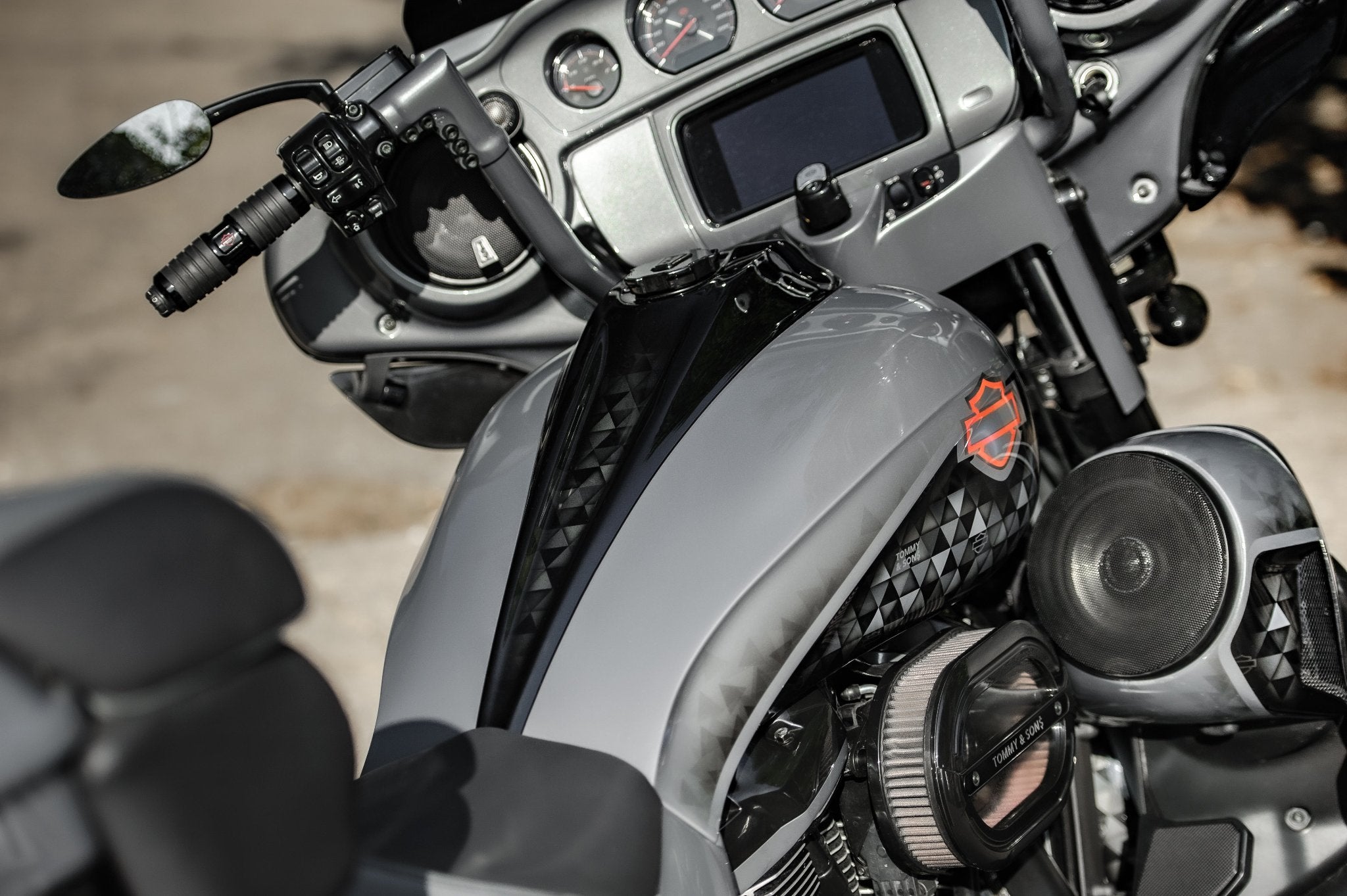 Stretched dash console with tank shrouds mounted on a Harley Davidson Street Glide 2019