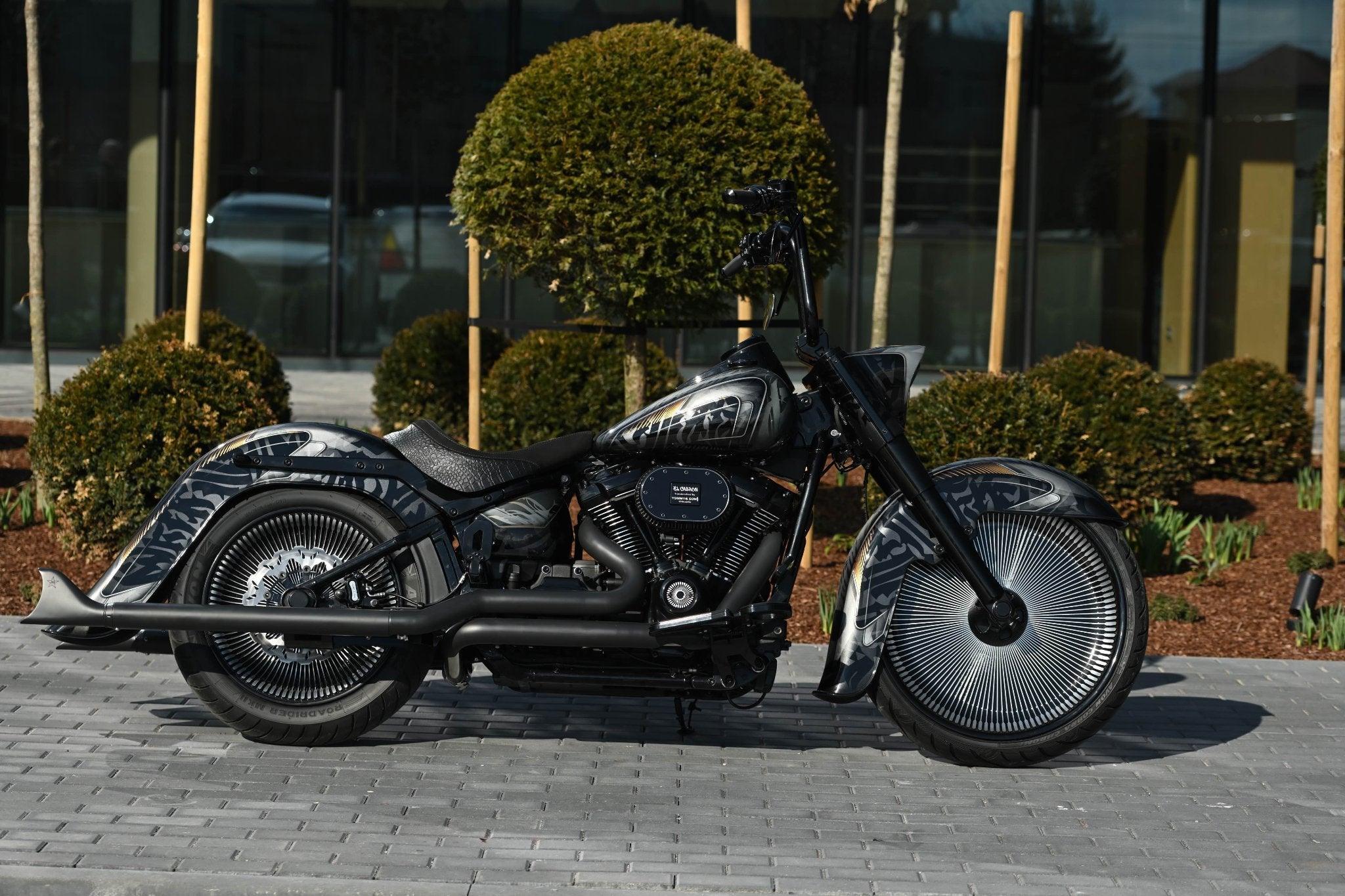 Chicano style el cabron Harley Davidson Heritage