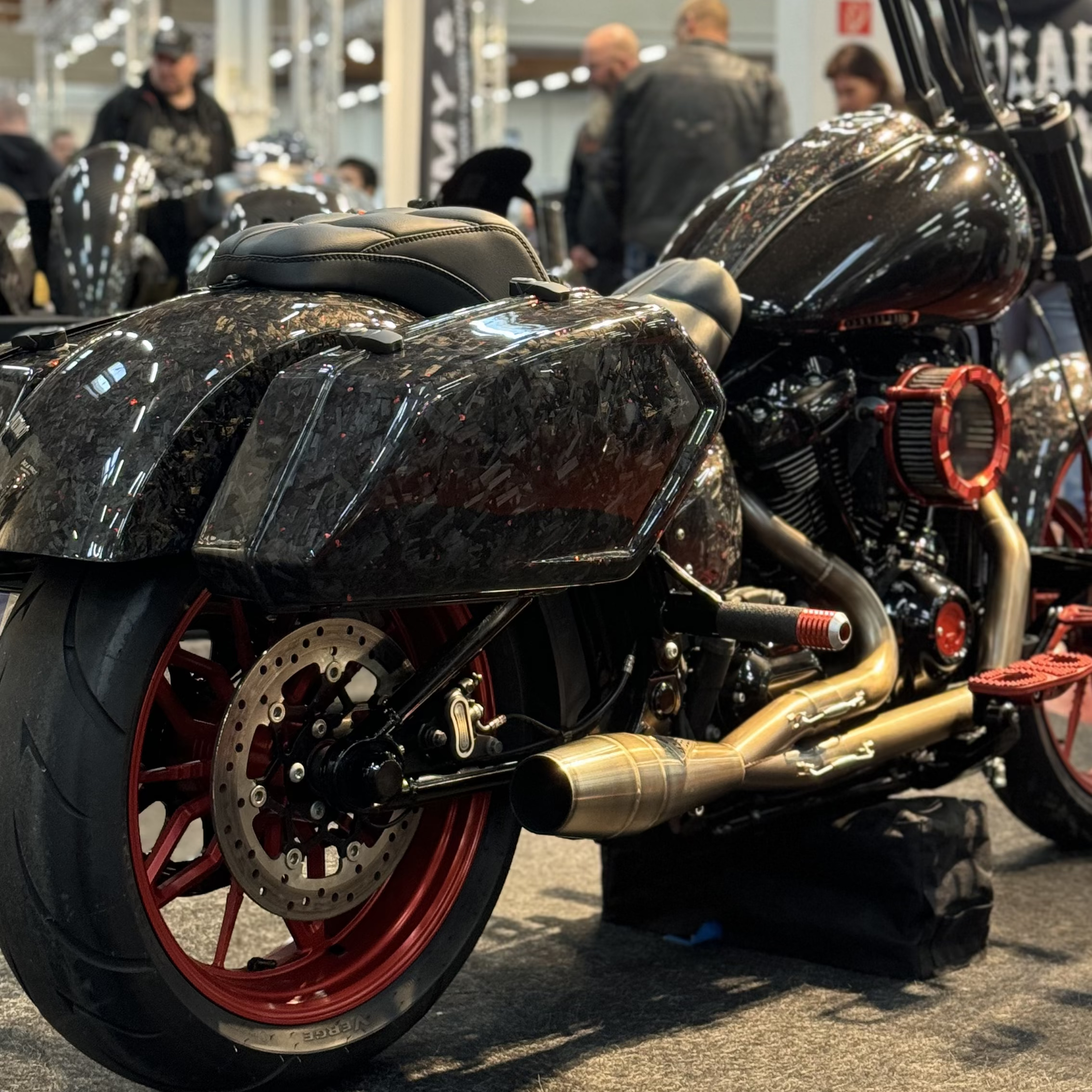 Forged Carbon fiber saddlebags on FXLRS Low Rider S Harley Davidson