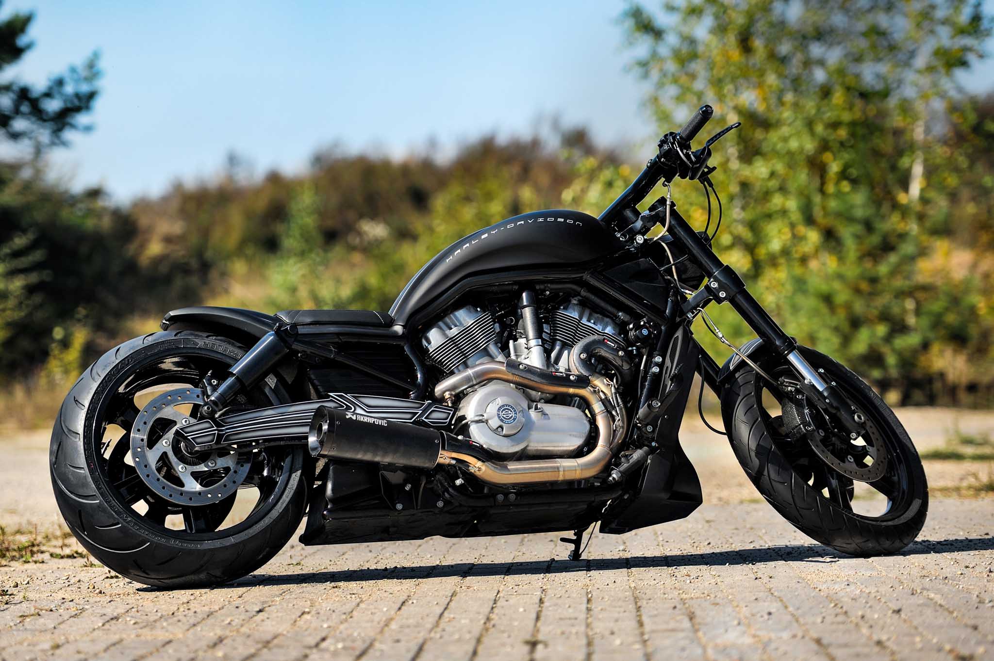 Custom Harley Davidson V-Rod Muscle with a Photon series body kit by Tommy&Sons photographed from the right side. The picture also shows a custom CNC machined rear fork and Akrapovic exhaust on the bike. 