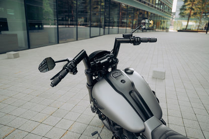 Risers for 1,25" handlebar with digital gauge. Developed for Softail models.
