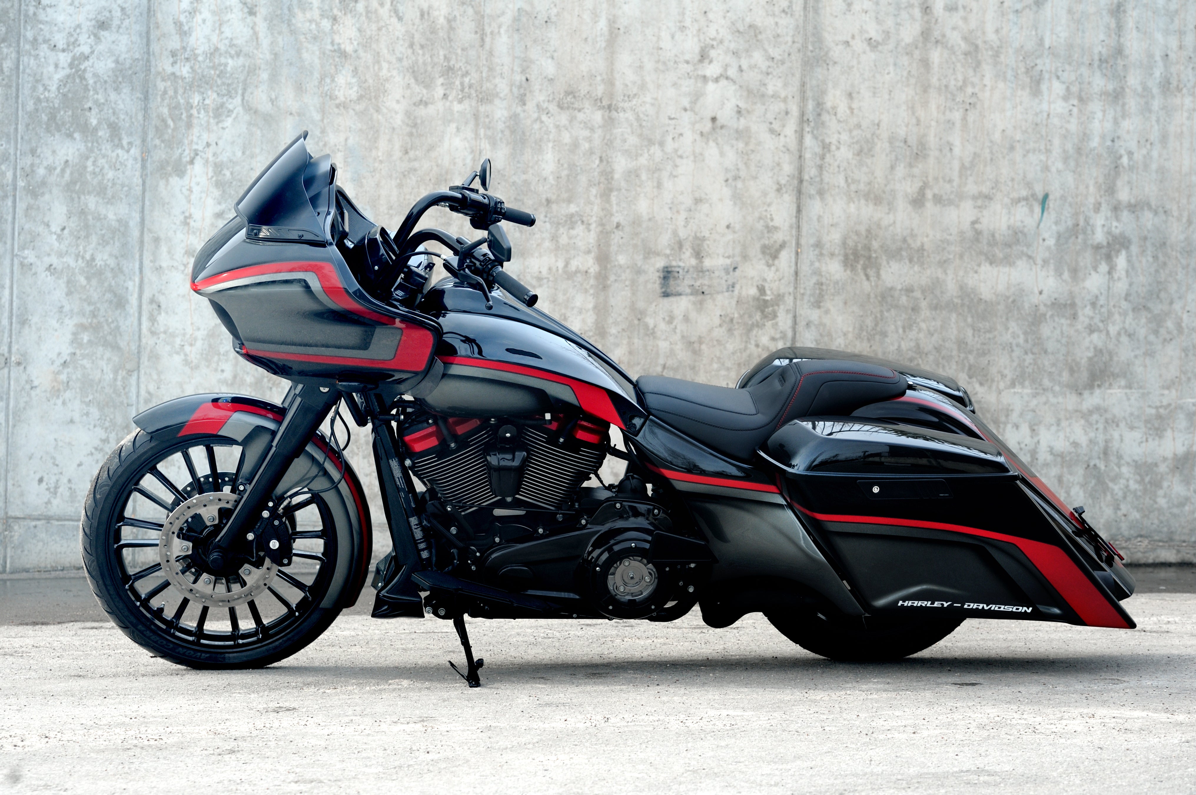 Magnus Saddlebags for Harley Davidson Touring (Street Glide, Road Glide, Road King) 2014-2023 models red side