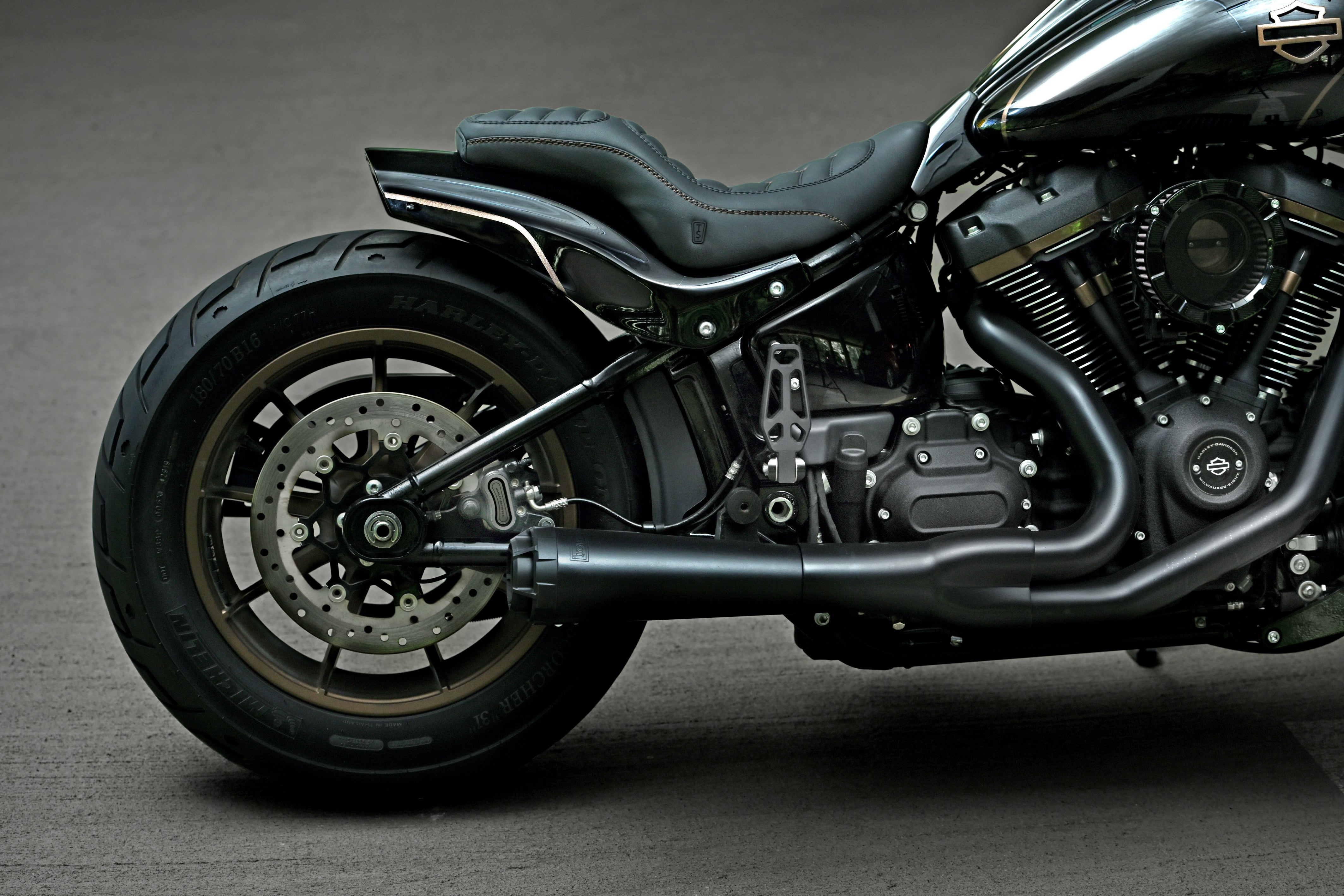 Short rear fender for Harley Davidson Fat Bob, Heritage, Low Rider, full motorcycle